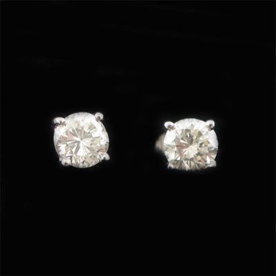 Appraisal: A pair of diamond stud earrings the brilliant cut diamonds