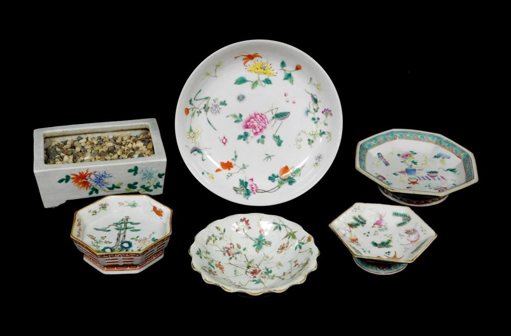 Appraisal: ASIAN Six pieces of Chinese porcelain Qing Dynasty or later