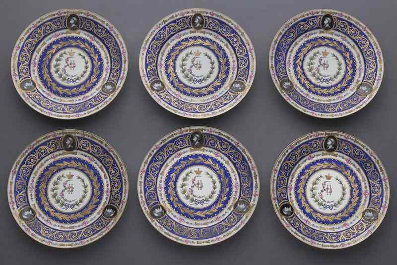 Appraisal: Russian porcelain plates in the style of the''Cameo Service'' for