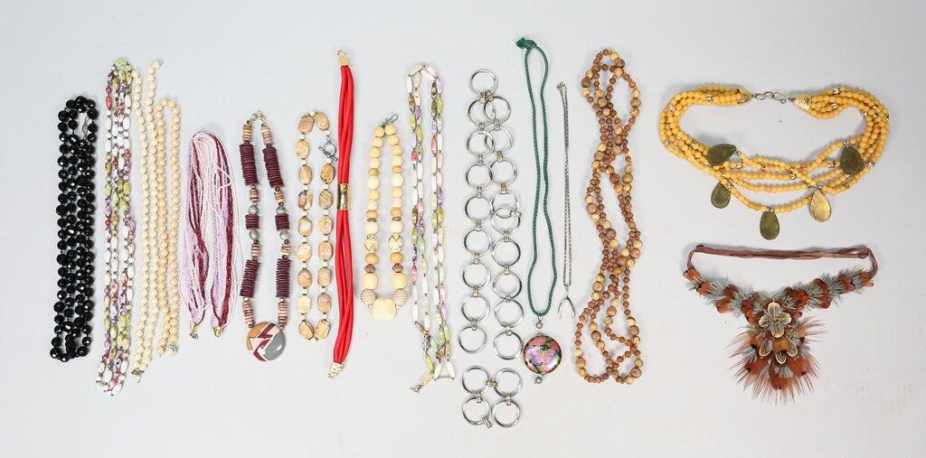 Appraisal: Collection of costume jewelry including brooches necklaces bracelets and earrings