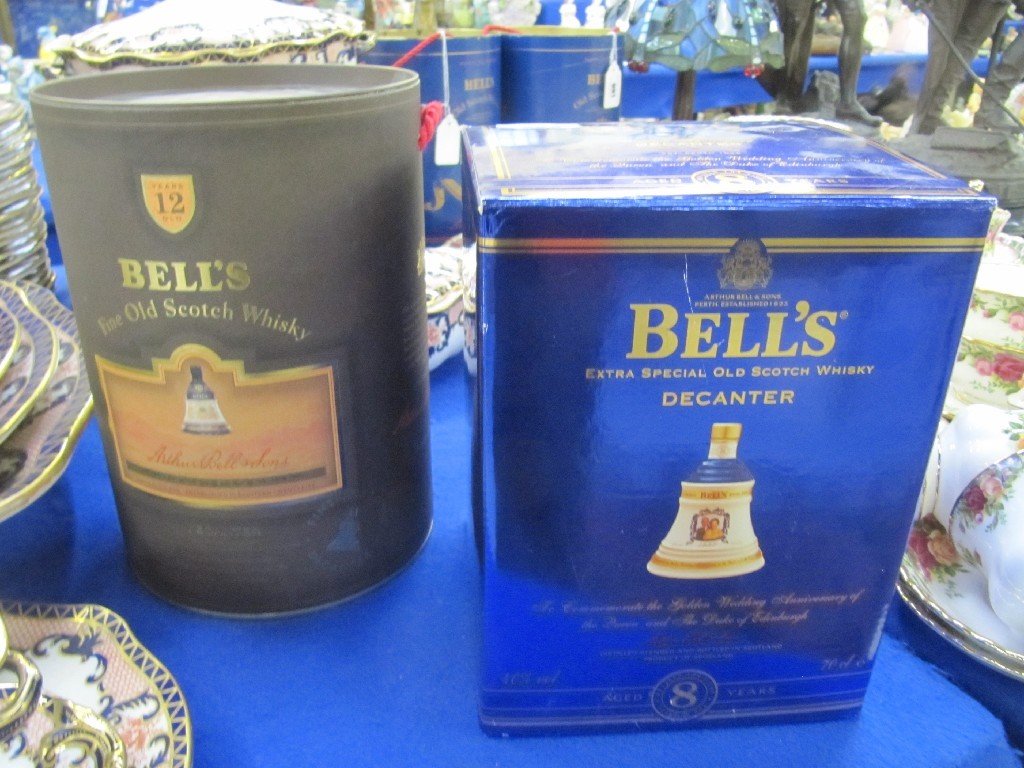 Appraisal: Boxed Bells Extra Special Scotch Whisky to commemorate the Queen's