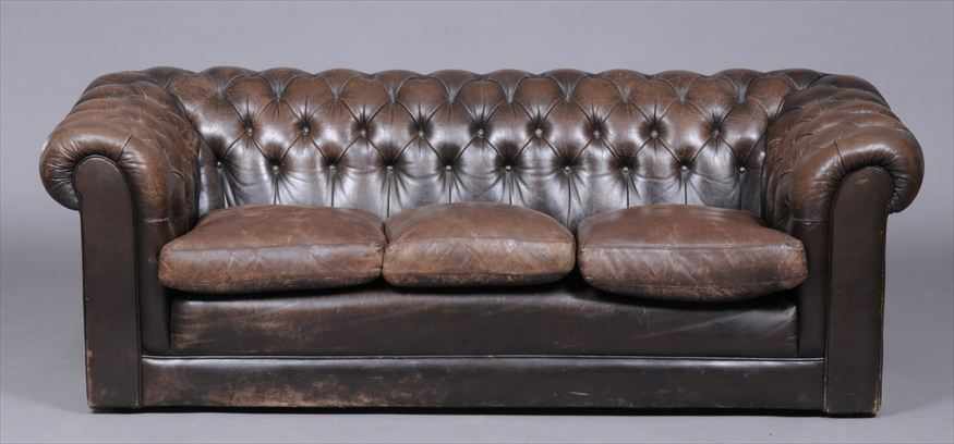 Appraisal: CONTEMPORARY BUTTONED BROWN LEATHER CHESTERFIELD SOFA x ft in