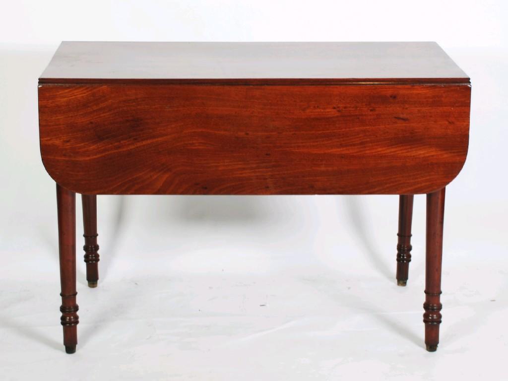 Appraisal: EARLY NINETEENTH CENTURY MAHOGANY PEMBROKE TABLE the reeded rounded oblong