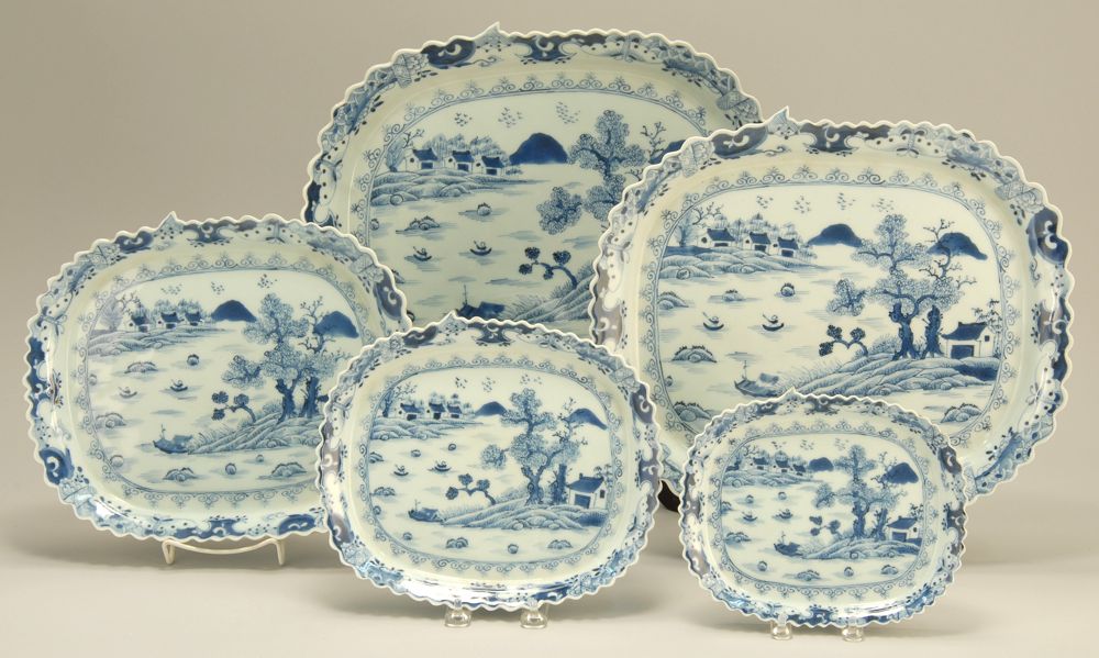 Appraisal: NEST OF FIVE CHINESE EXPORT PORCELAIN PLATTERS Late th CenturyIn