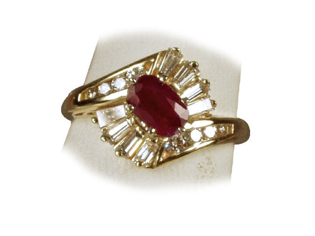 Appraisal: Dazzling ladies karat yellow gold ring set with a center