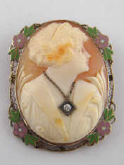 Appraisal: A carved shell cameo in a white metal tests carat