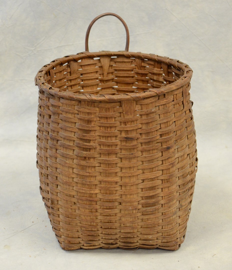 Appraisal: Oak splint wall basket square bottom round top arched single