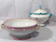 Appraisal: A mixed lot comprising a small sauce tureen and an