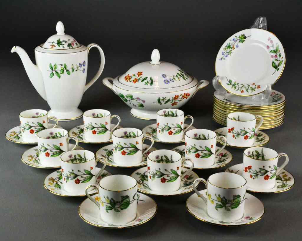 Appraisal: Pcs Minton Dinnerware 'Meadow' PatternConsisting of tea service for twelve