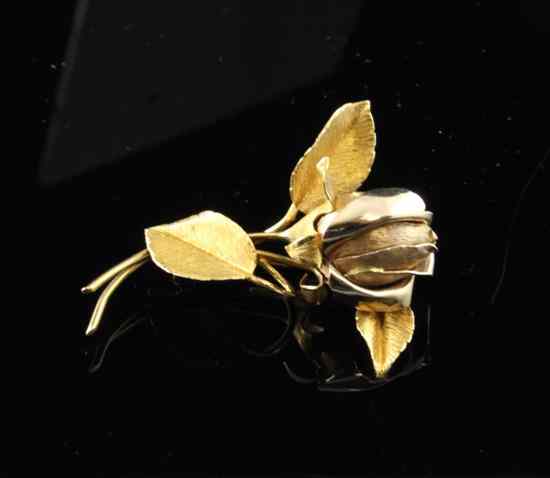 Appraisal: A 's ct gold brooch modelled as a rose in