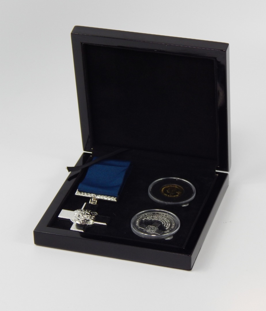 Appraisal: A George Cross gold and silver matt proof set The