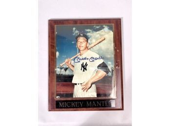 Appraisal: A signed Mickey Mantle photo depicting Mickey Mantle in his