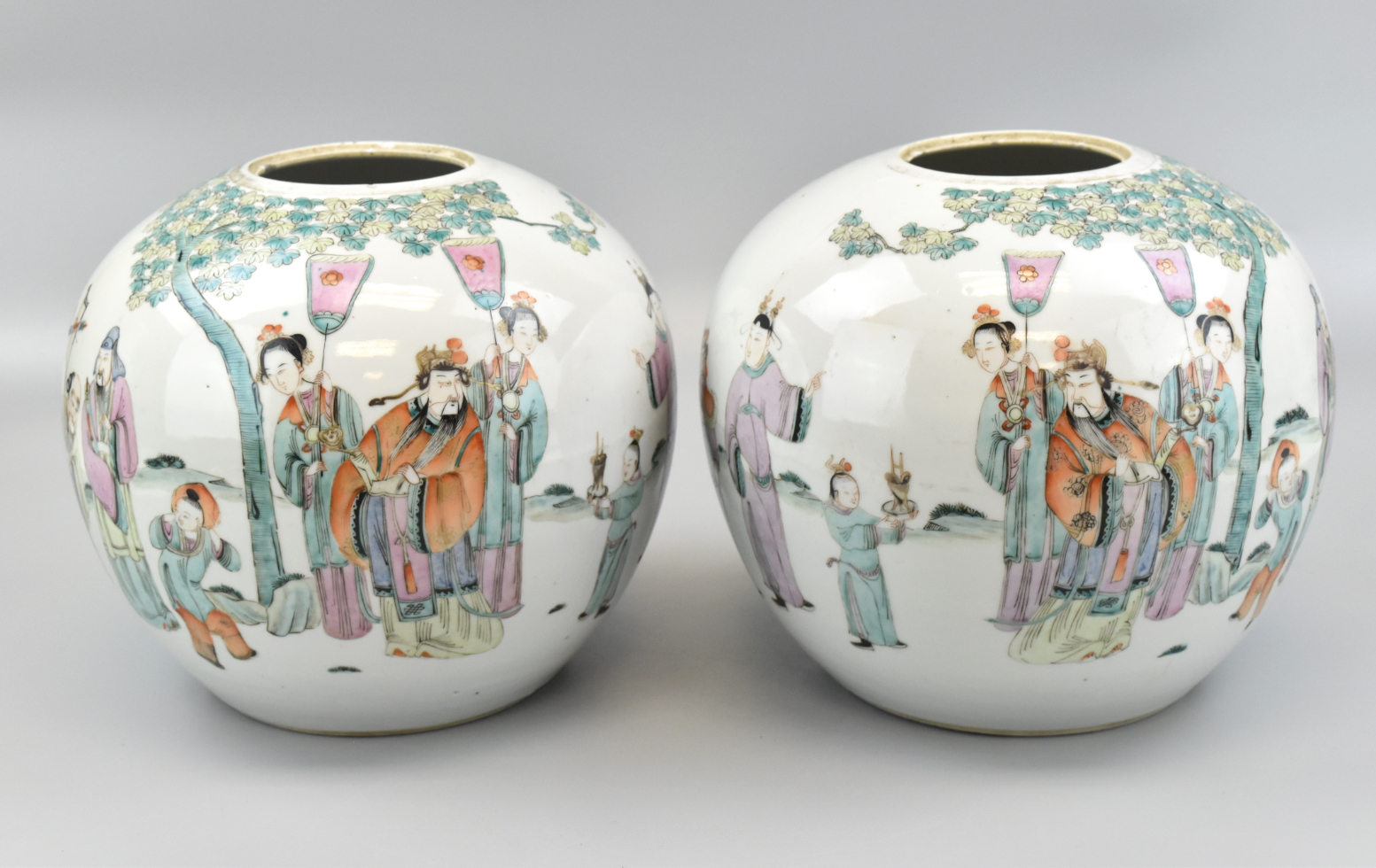 Appraisal: A pair of Chinese famille rose porcelain ginger jars th