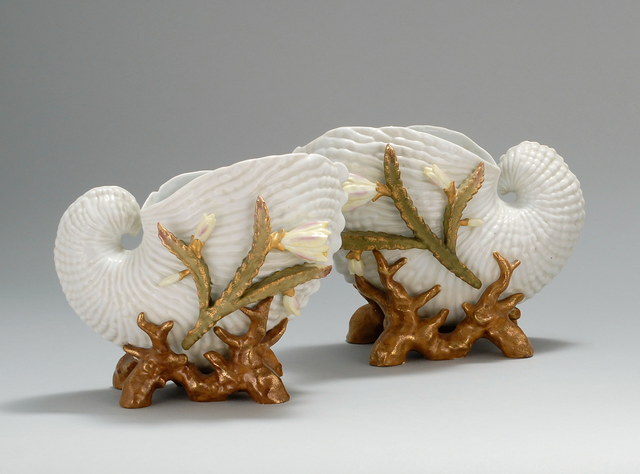 Appraisal: PAIR OF CONTINENTAL PORCELAIN COMPOTES th CenturyIn shell form with