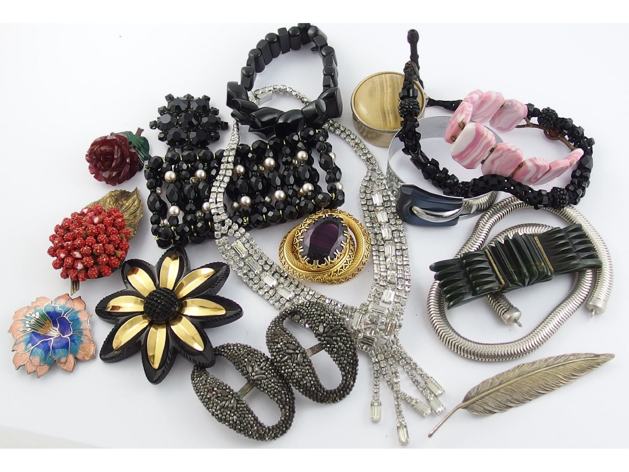 Appraisal: A good collection of vintage costume jewellery to include Deco