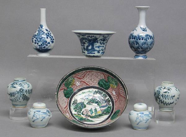 Appraisal: A group of seven blue and white porcelains Comprised of