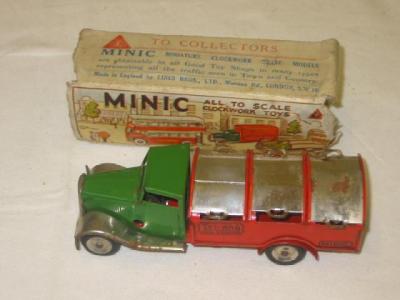 Appraisal: A Triang Minic dustbin lorry tin plate clockwork construction long