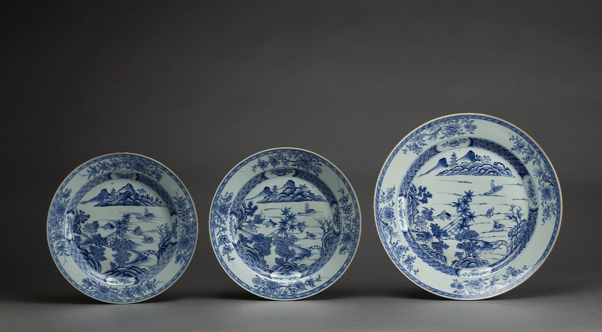 Appraisal: CHINESE EXPORT PORCELAIN BLUE AND WHITE CHARGER CIRCA - Painted