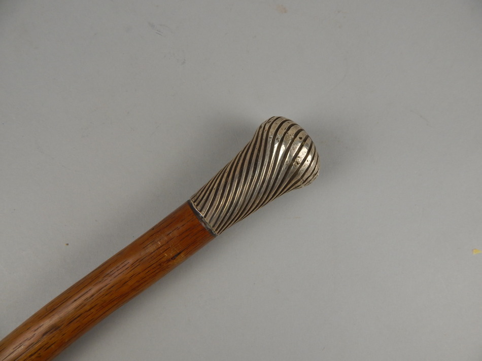 Appraisal: An early thC walking stick with fluted knopped top cm