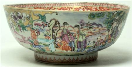 Appraisal: An th century Chinese export porcelain rose bowl painted with