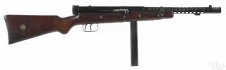 Appraisal: Non-functioning Beretta Model submachine gun mm non-firing with some original