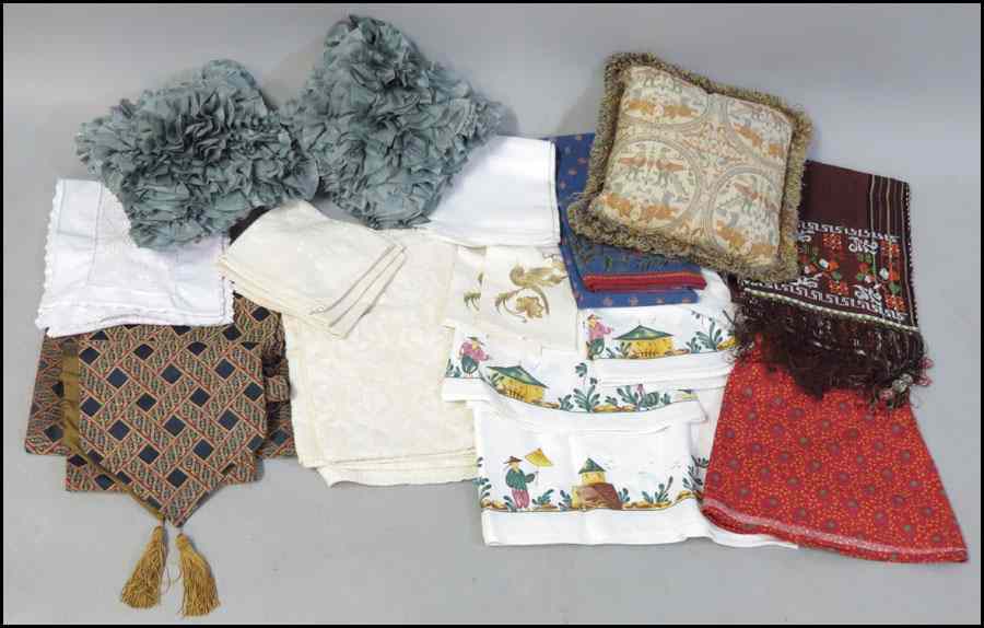 Appraisal: COLLECTION OF TABLE LINENS AND THROW PILLOWS Comprising napkins table