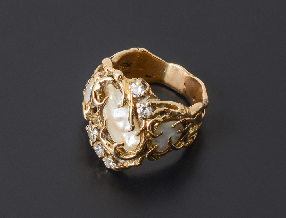 Appraisal: K CTW DIAMOND AND PEARL RING K yellow gold ring