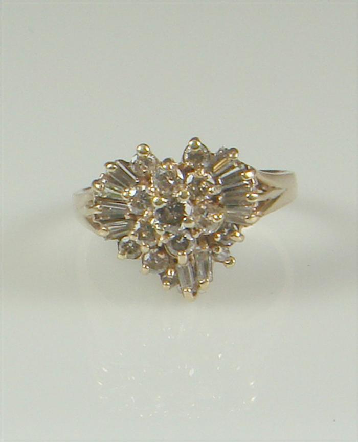 Appraisal: K YG heart shape diamond cluster ring round center diamonds