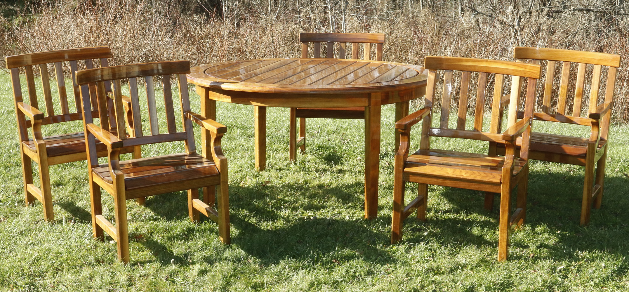 Appraisal: SIX FOOT ROUND WEATHEREND STYLE PATIO TABLE WITH CHAIRS Solid