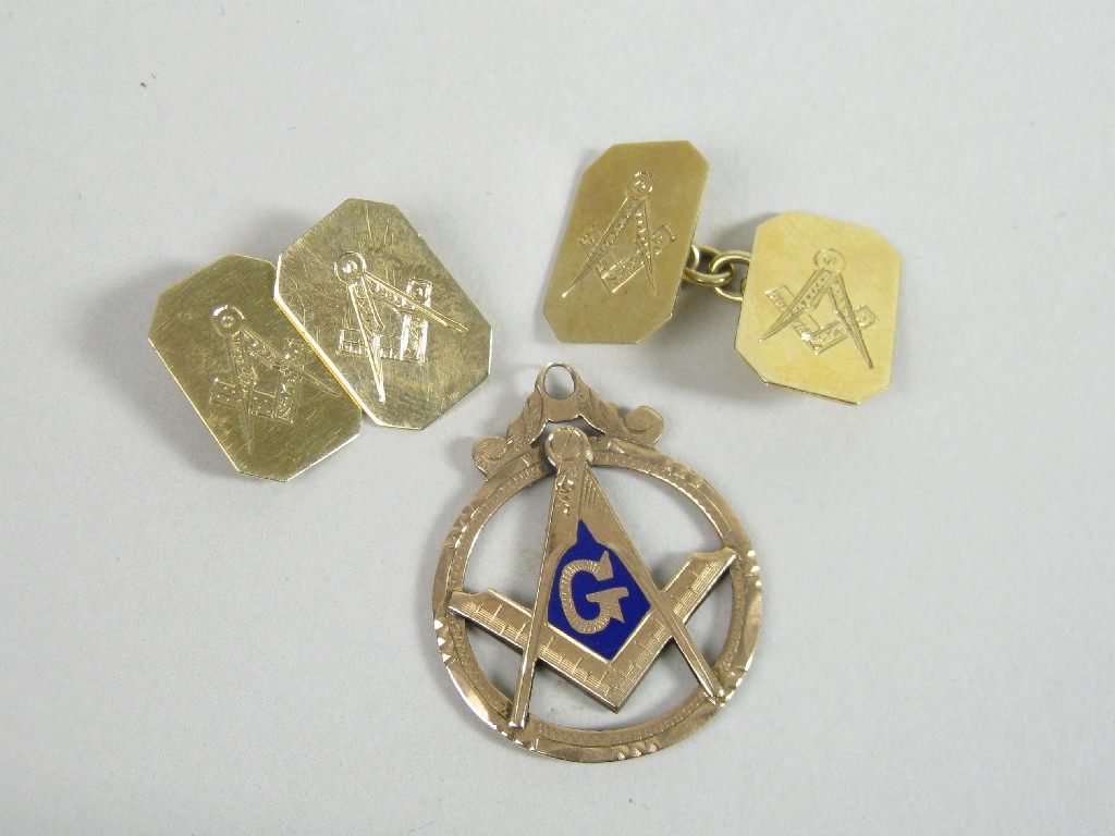 Appraisal: A pair of ct Masonic Cufflinks engraved emblem and a