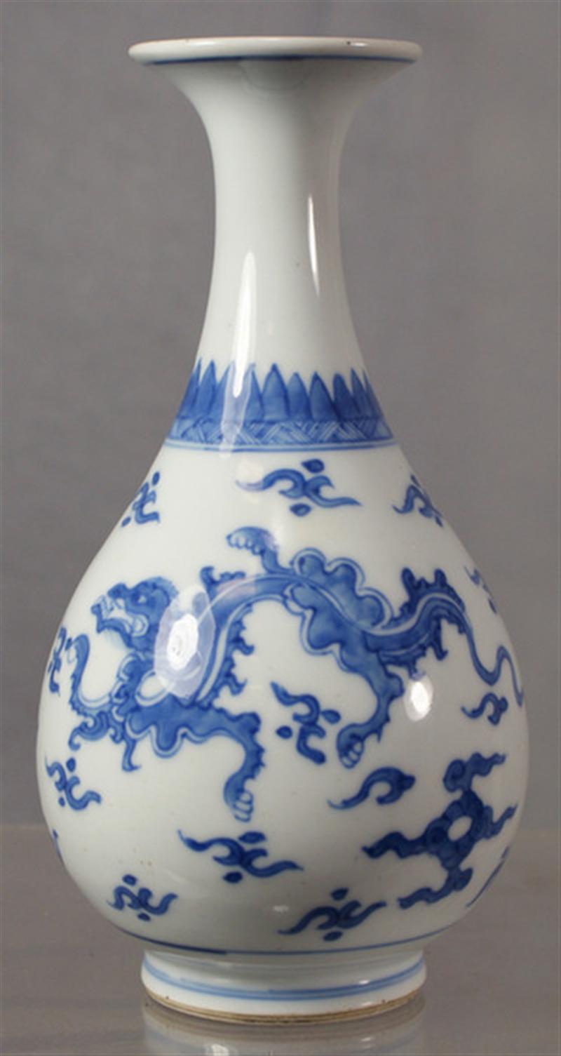 Appraisal: th c Chinese porcelain vase with dragons and cloud design