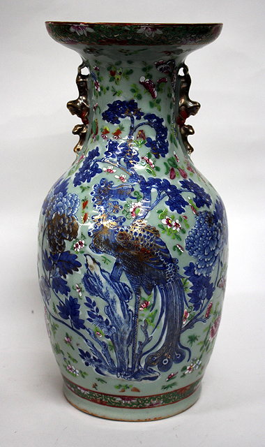 Appraisal: AN TH CENTURY CHINESE FAMILLE VERTE VASE with baluster form