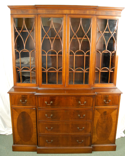 Appraisal: A Mahogany Georgian-style Bookcase block front having a molded cornice