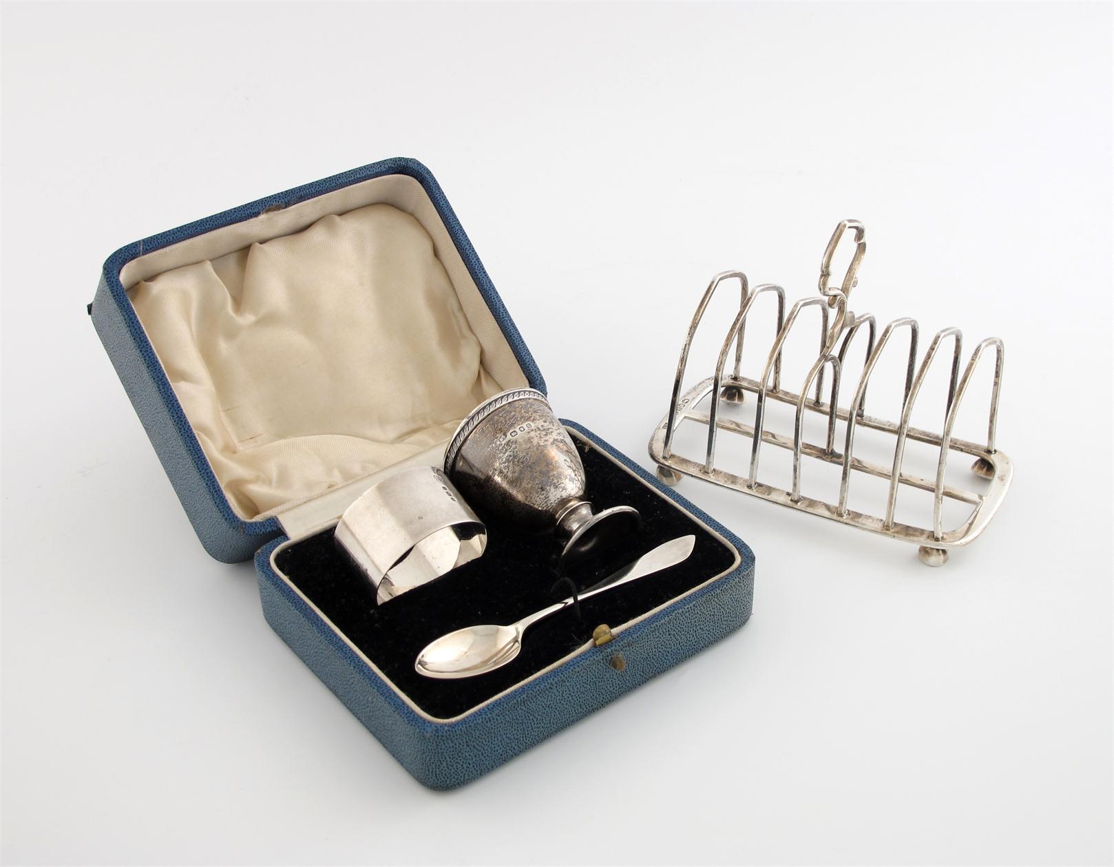 Appraisal: A Victorian silver toast rack