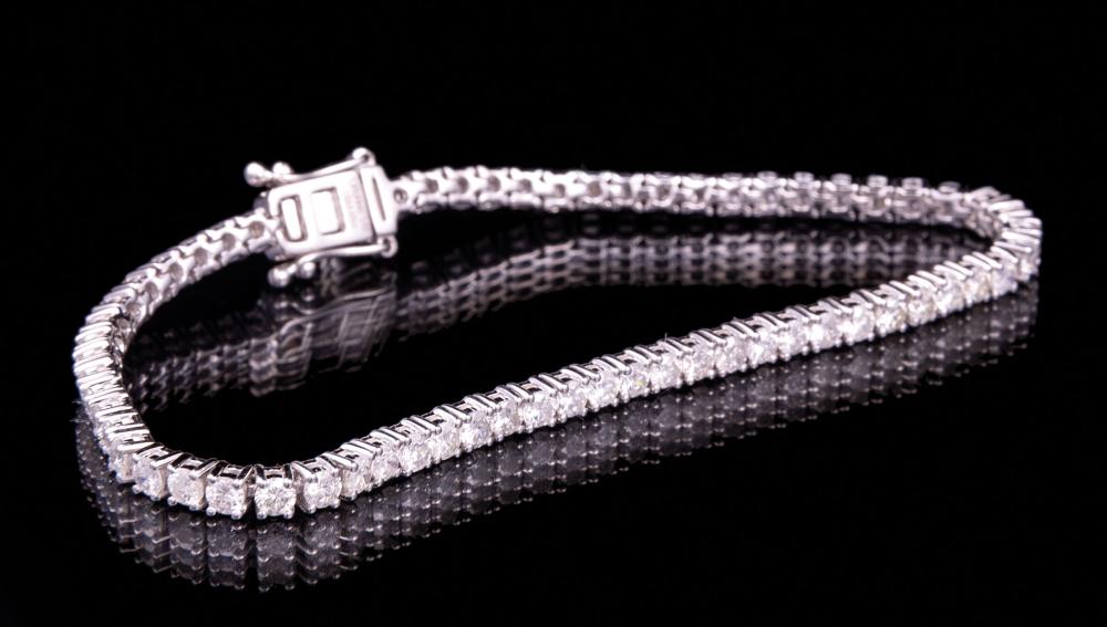 Appraisal: kt White Gold and Diamond Tennis Bracelet prong set round