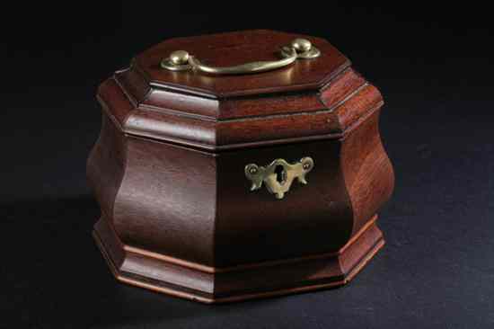 Appraisal: VICTORIAN MAHOGANY TEA CADDY first half th century Octagonal with