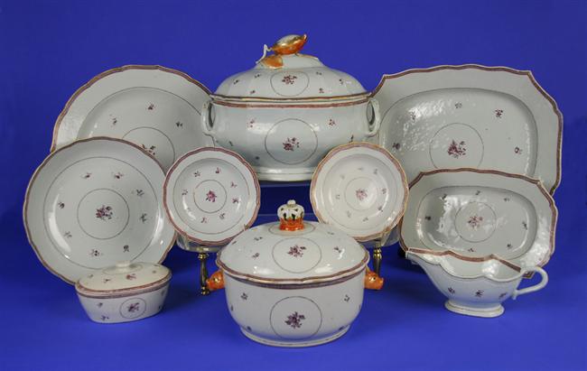 Appraisal: EXTENSIVE CHINESE EXPORT PORCELAIN DINNER SERVICE late th century pieces