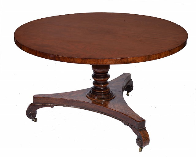 Appraisal: A WILLIAM IV MAHOGANY TILT TOP BREAKFAST TABLE having a