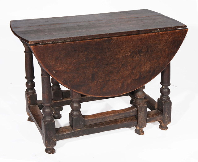 Appraisal: AN TH CENTURY SMALL OVAL OAK GATELEG TABLE on baluster