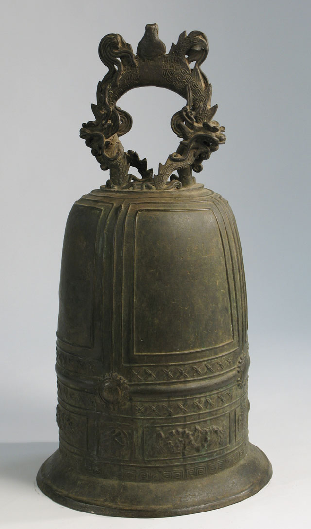 Appraisal: LARGE CHINESE BRONZE TEMPLE BELL hand cast in early Qing