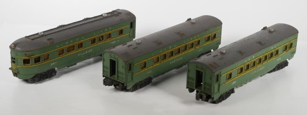 Appraisal: LIONEL LINES PREWAR TRAIN CARS Three Lionel Lines train cars