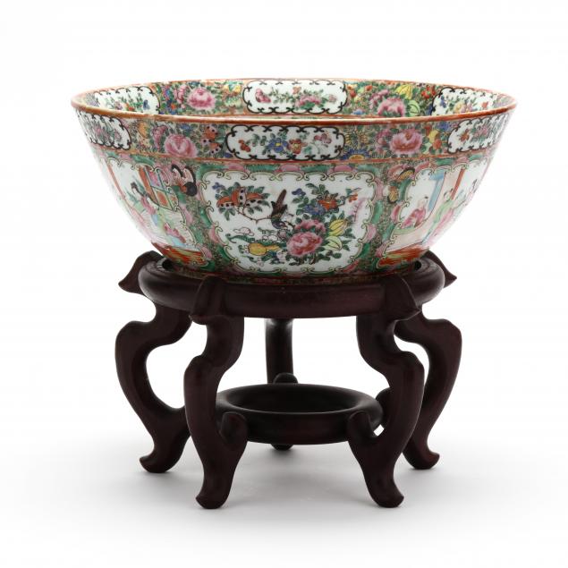 Appraisal: A CHINESE EXPORT ROSE MEDALLION PORCELAIN PUNCH BOWL Late th