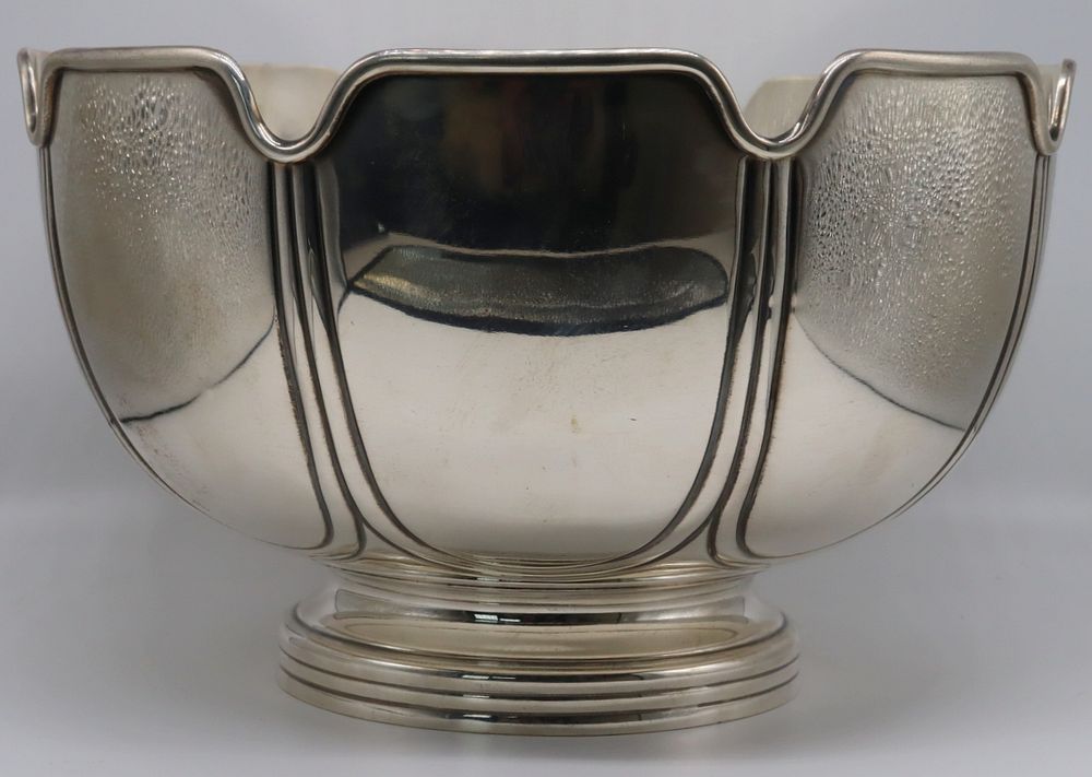 Appraisal: SILVER English Silver Monteith Bowl Early th century English silver