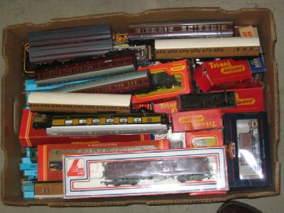 Appraisal: A large quantity of rolling stock by Hornby Lima Bachmann