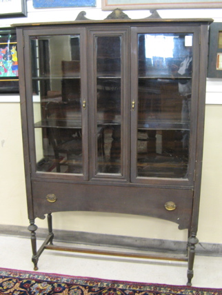 Appraisal: DARK MAHOGANY CHINA DISPLAY CABINET American c 's having two