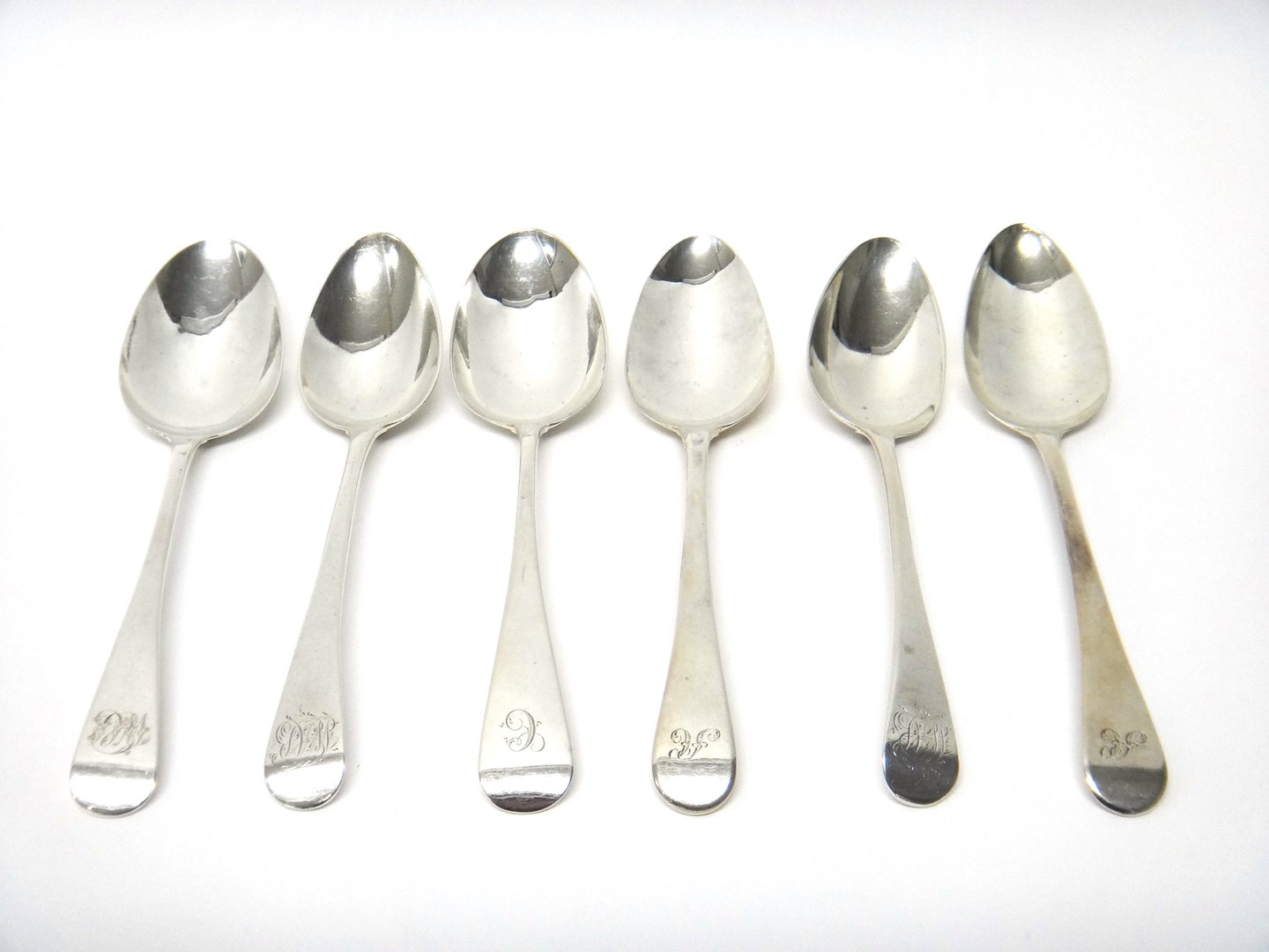 Appraisal: Silver comprising a pair of Old English pattern tablespoons London