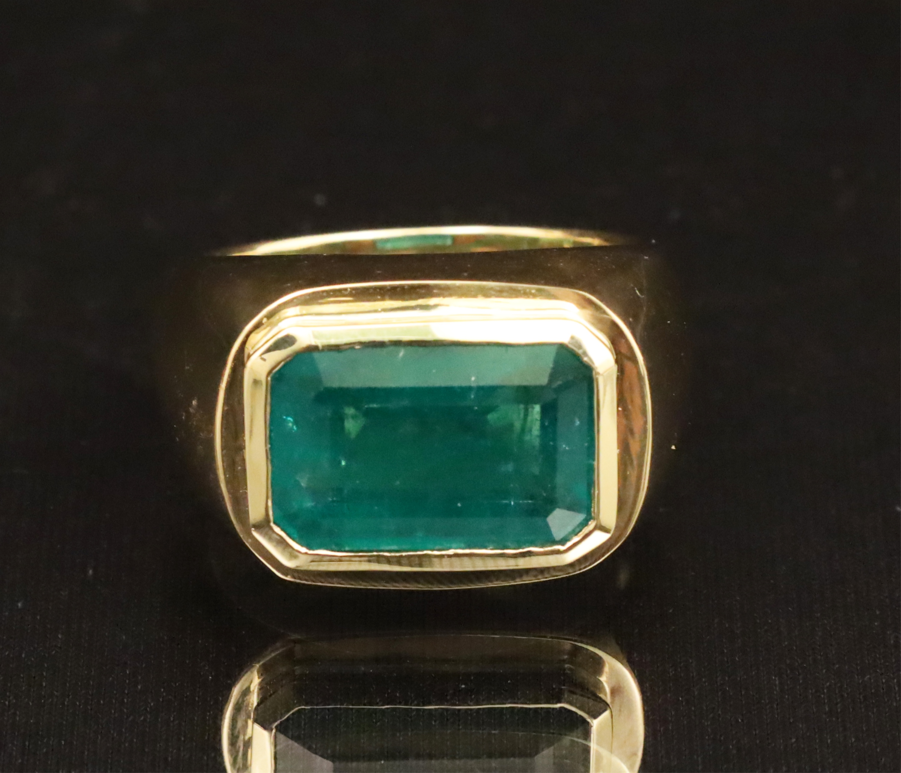 Appraisal: K YELLOW GOLD CT EMERALD RING K yellow gold Emerald