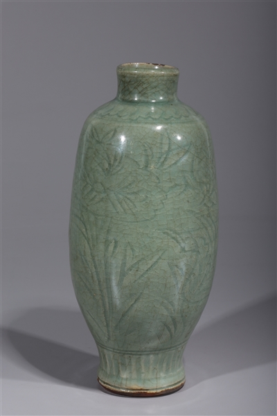 Appraisal: Chinese longquan celadon glazed ceramic vase with incised floral designs