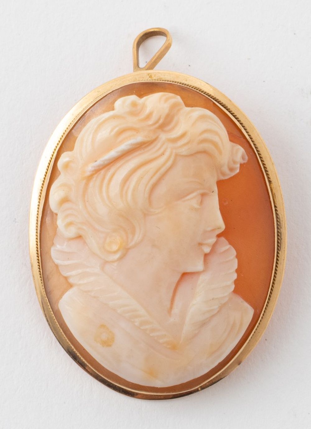 Appraisal: ITALIAN K YELLOW GOLD SHELL CAMEO PIN PENDANT An Italian