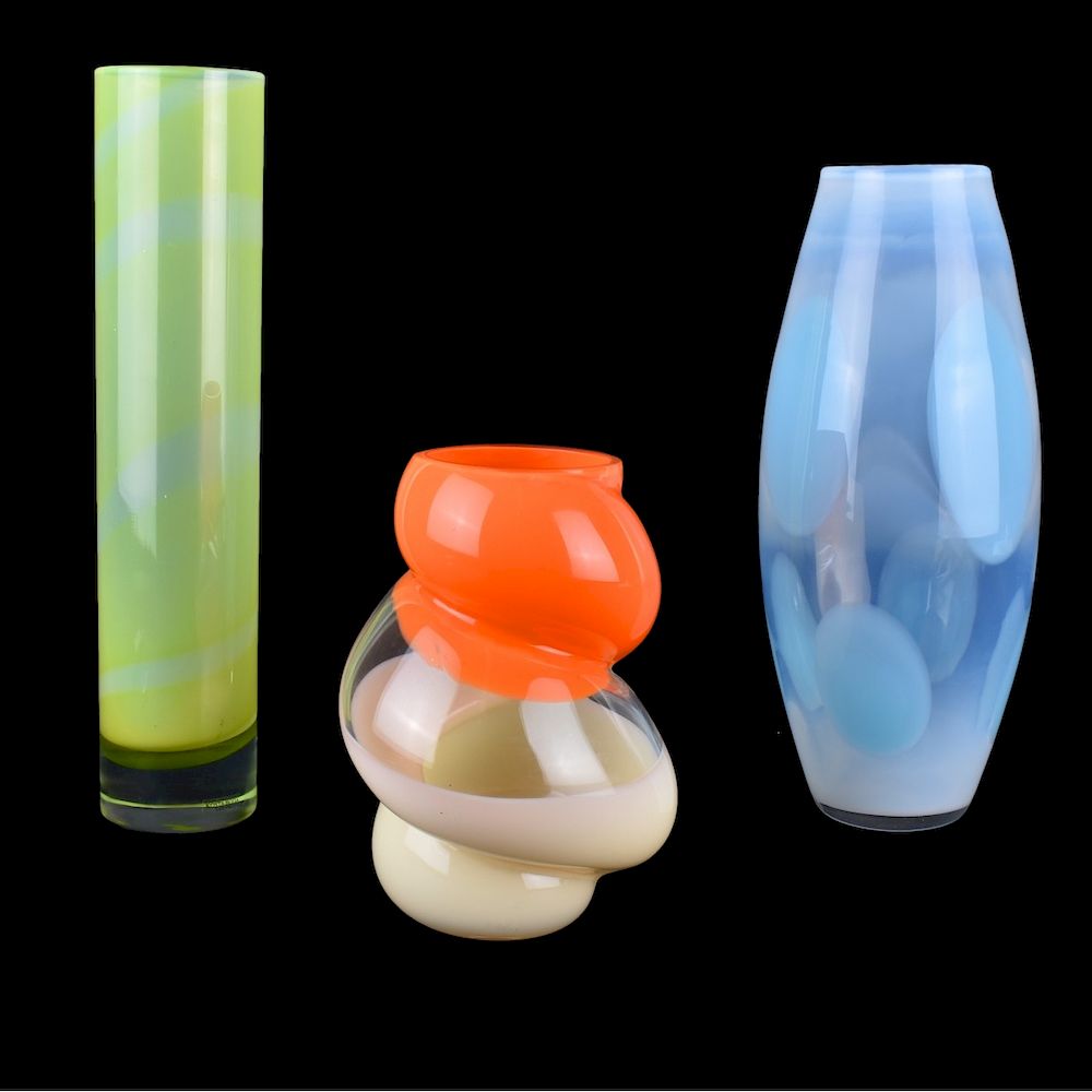 Appraisal: Grouping of Three Vintage Art Glass Vases Grouping of Three